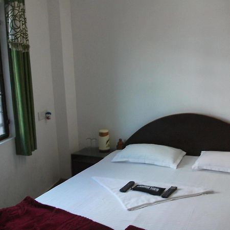 Surya Residency Paying Guest House Váránaszi Kültér fotó