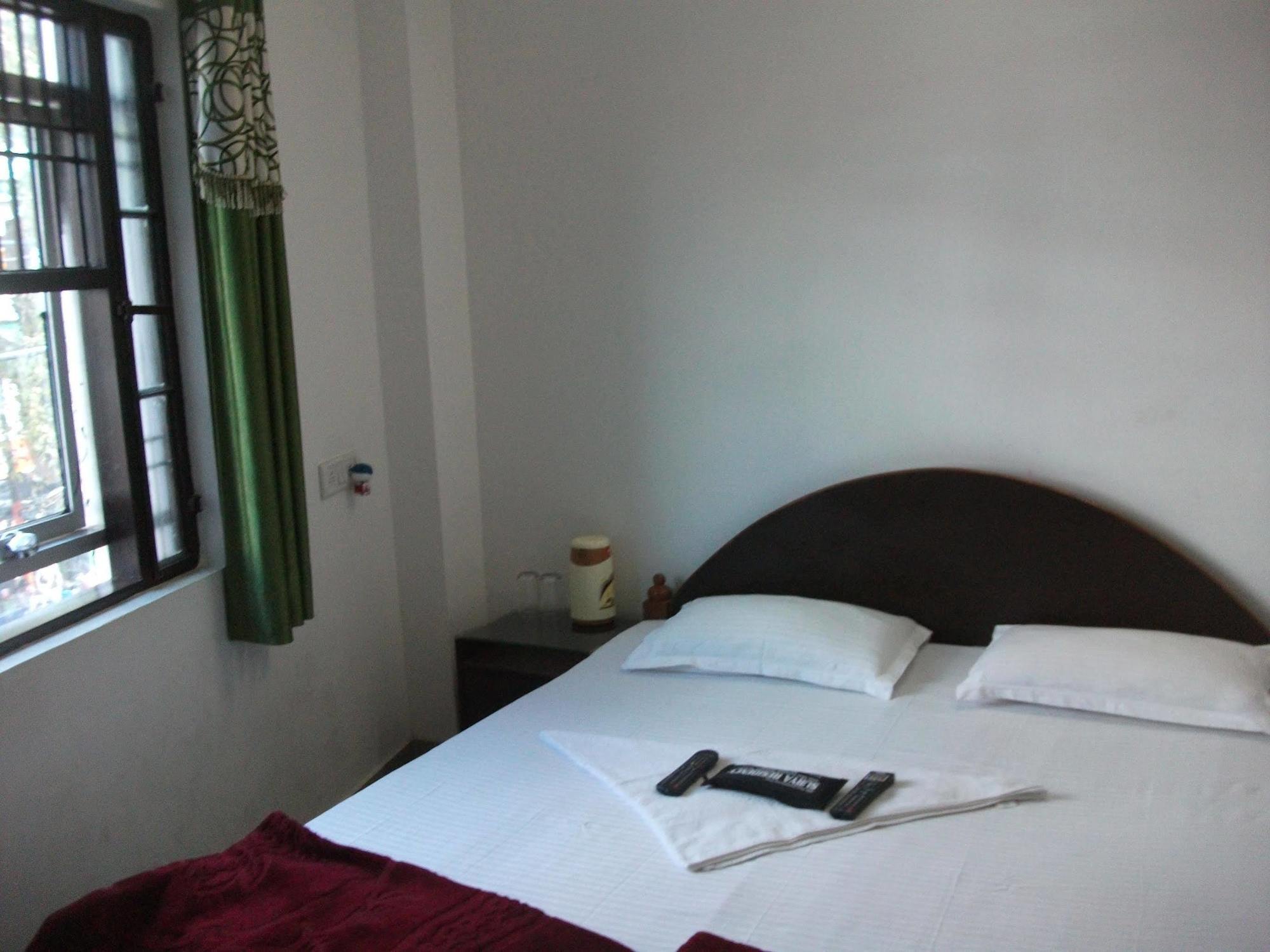 Surya Residency Paying Guest House Váránaszi Kültér fotó